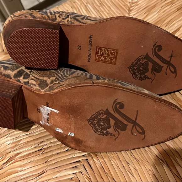 Brand new FREE PEOPLE animal charm booties - Picture 7 of 8